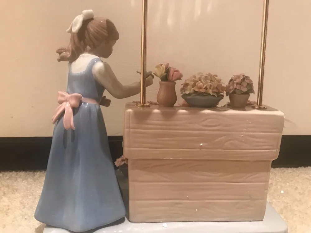 Spanish Original Packaging Handmade Ceramic Beautiful Girl Float Limited Edition Small Sculpture | Дом и сад