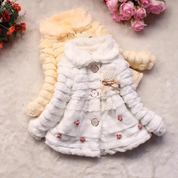 Модное флисовое пальто с жемчугом на холодную зиму, милое пальто с искусственным мехом для маленьких девочек, кружевные куртки для Новорожденный ребенок