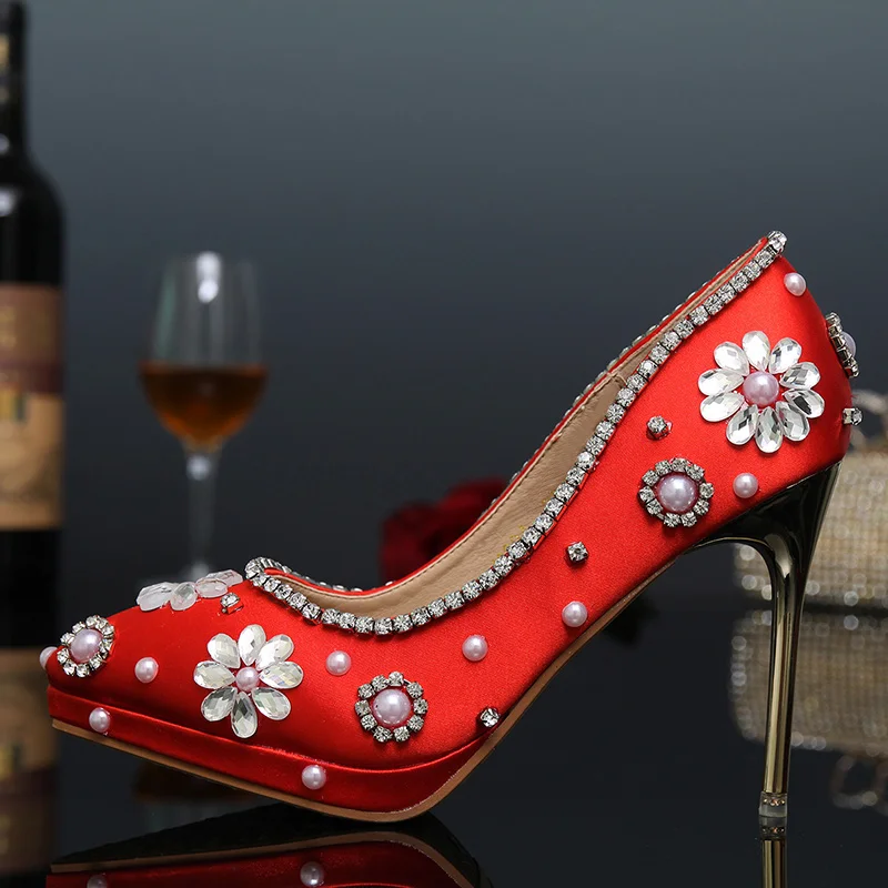 2018 весенние свадебные туфли с Красным Шелком и сатином со стразами