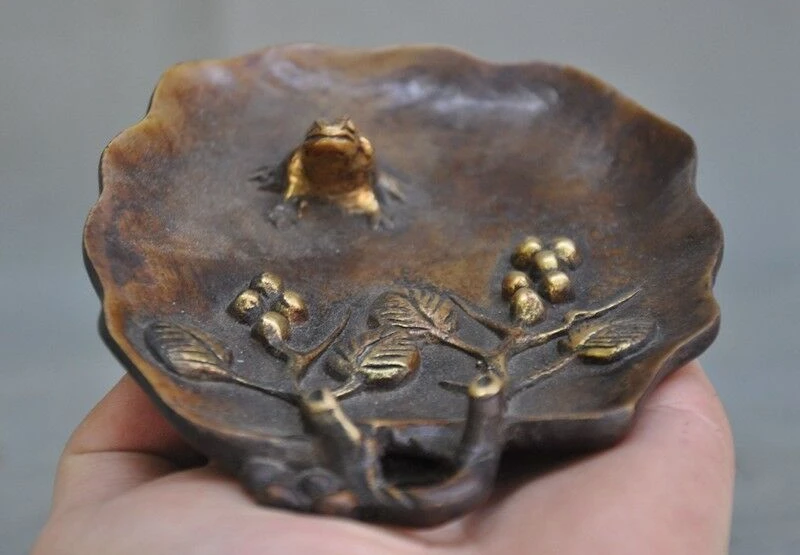 Старинная китайская бронза позолоченная лягушка Золотая жаба hoptoad spittor ручка