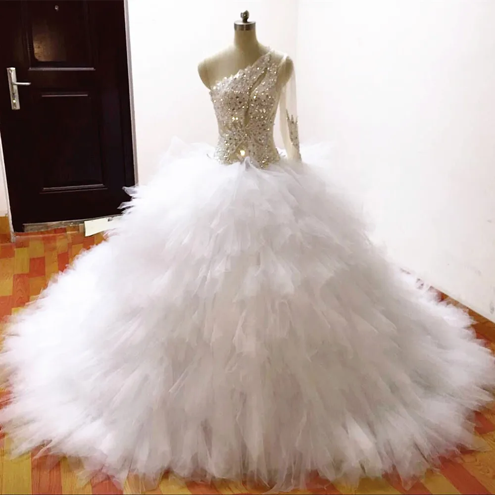 

One Shoulder Ball Gown White Wedding Dresses Long Sleeves 2020 robe de mariée Crystal beading Tulle Bridal Gowns Royal Train