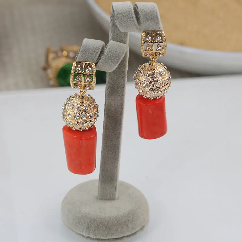 Серьги из оранжевых и зеленых коралловых бусин аксессуары африканских