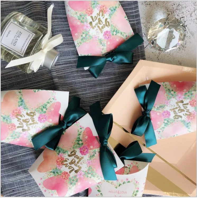 50 шт. Свадебный розовый diy цветок печати бумага коробка конфет с лентой 7 видов стилей упаковки подарков коробки для гость