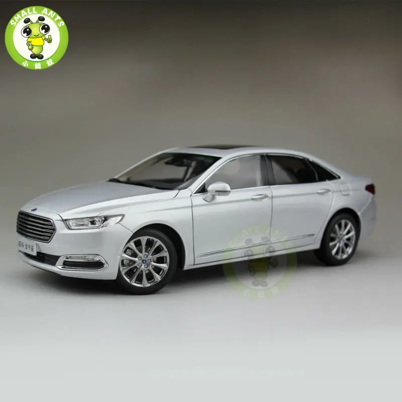Модель литая автомобиля Ford Taurus 1:18 для коллекции подарков хобби серебро | Игрушки
