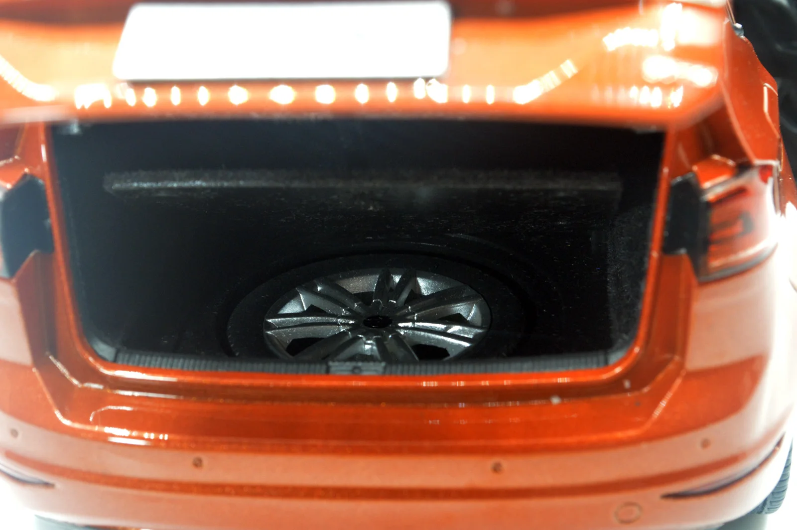 Paudi модель 1/18 1:18 Масштаб VW спортивный фургон Golf красный литой модельный автомобиль игрушка, модель автомобиля открытыми дверями