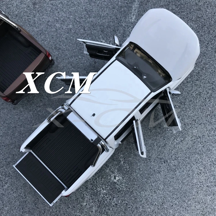 Литая модель автомобиля для Navara пикап 1:18(белый)+ маленький подарок