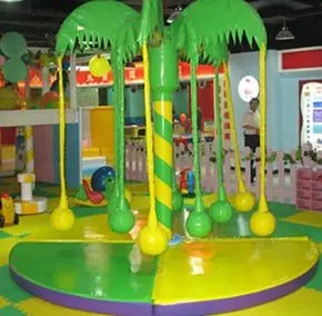 Электрическое оборудование для игровой площадки в помещении кокосовой пальмы