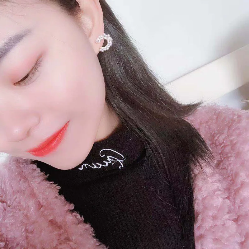 Корейские серьги из стерлингового серебра с жемчугом Темперамент Дикие буквы