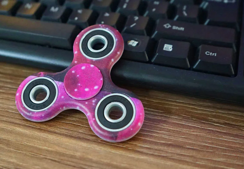 Распродажа Спиннер ручной Спиннер снятие стресса Tri-Spinner Спиннер ручной Спиннер камуфляж многоцветный EDC фокус Игрушки B0507