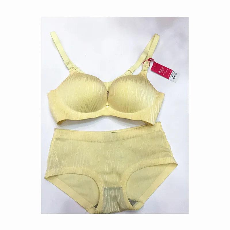 Яра порно Рульдегі қыздың кеудесі бар