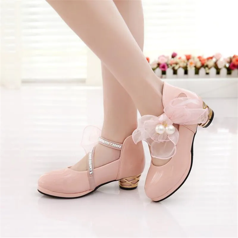 Туфли с жемчужинами и цветами для девочек модные высокие туфли принцессы на
