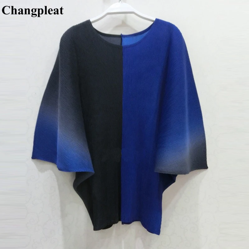 Женская футболка Changpleat летняя с градиентом плиссированная о вырезом и рукавом