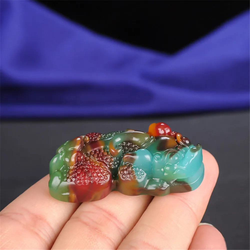 Новый стиль Синьцзян натуральный Гоби семь цветов кулон Jadeite Pixiu в виде курицы