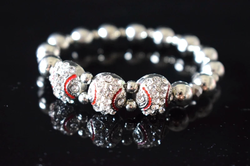 Серебряный браслет стразы с бусинами эластичный спортивный искусственные