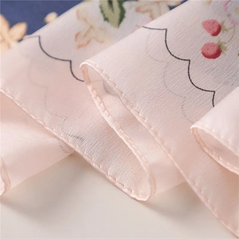 

Brand Designer Women Scarf Luxury Brand Silky Satin Shawl Scarfs Winter Print Square Head Scarves Luxurious Wrap Stole Bandana