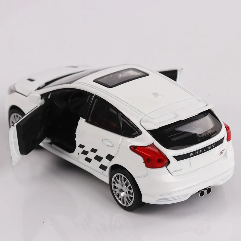 Новинка 1:32 Ford Focus литая под давлением модель автомобиля игрушечный электронный металлический автомобиль со звуком, светильник для детей, игрушки в подарок