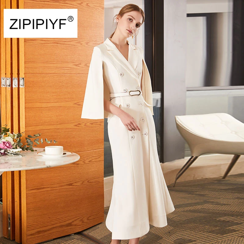 Женское офисное платье до щиколотки белое двубортное с рукавами накидками и