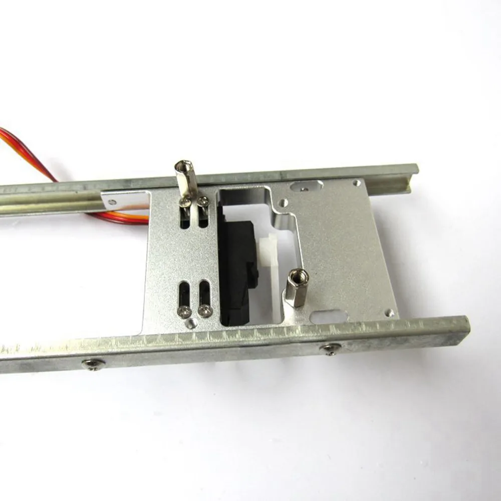 Обновленная металлическая часть сервопривода рулевого управления с винтами и