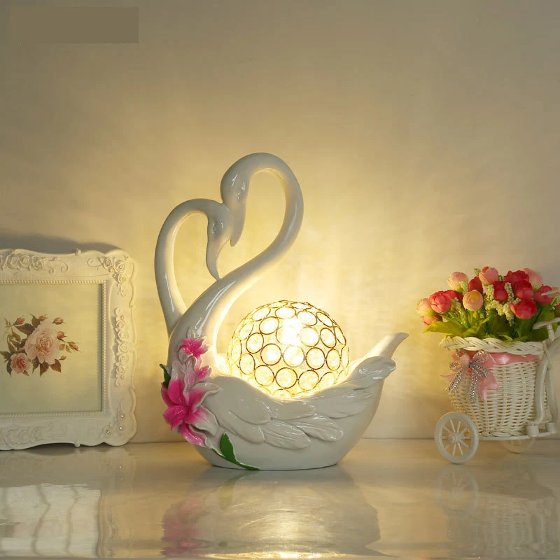 Modern red table lamps bedroom bedside lamp marriage celebrate Swan creative resin white LED light za82610 | Лампы и освещение