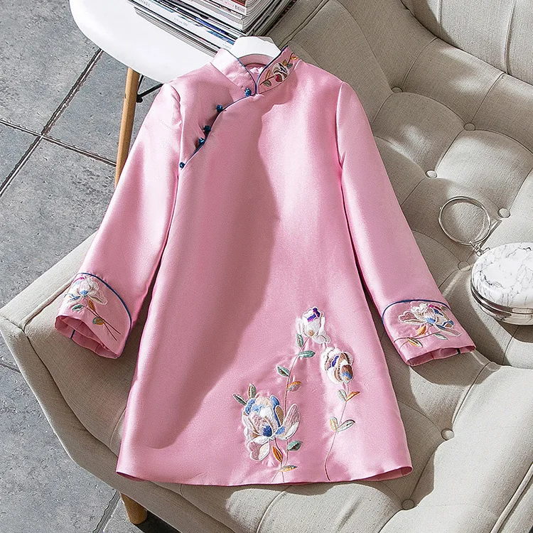 Розовый традиционный, для китаянок платье шелковый атлас Cheongsam Мини Сексуальная Qipao с вышитыми цветами; свадебное платье плюс Размеры