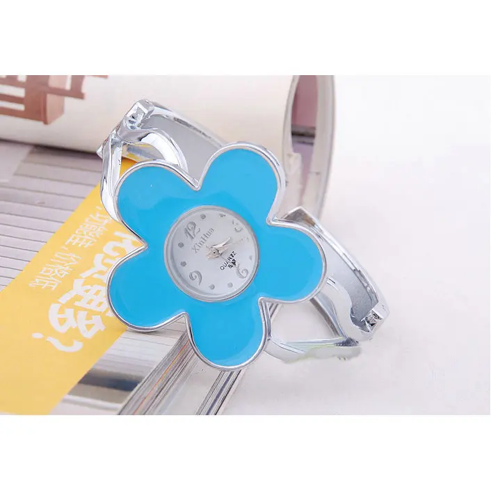 Часы женские кварцевые аналоговые Брендовые повседневные наручные в форме