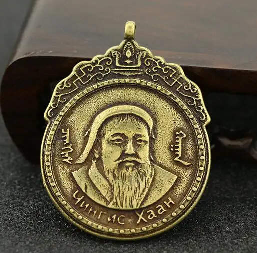 

Chinese Collection Mongolian Elemental Pure Brass Head Hanging Of Genghis Khan Small Pendant Ornaments Statue