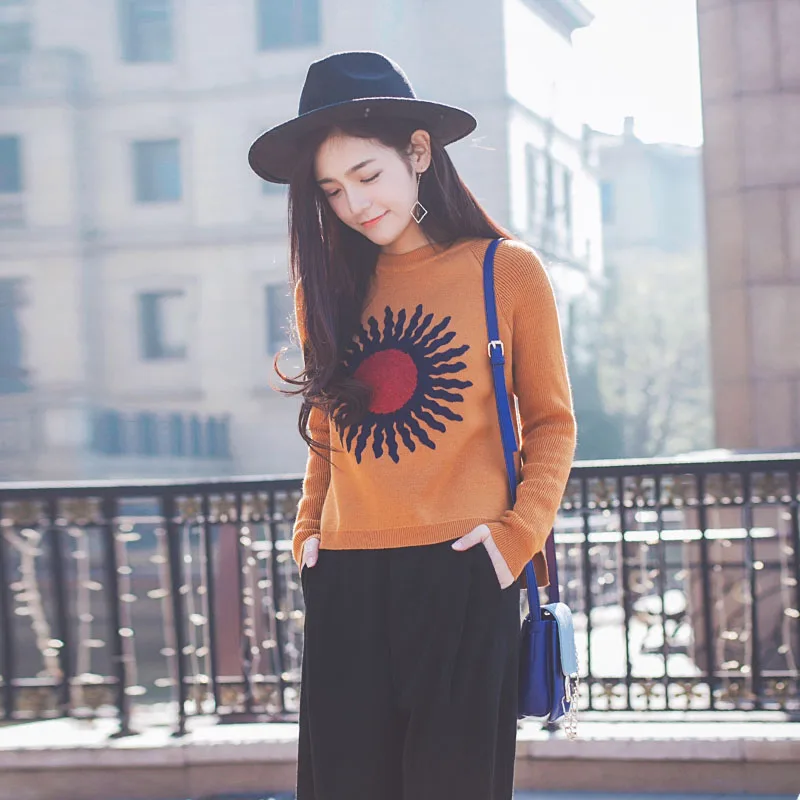 Свитер с длинным рукавом свободный рисунком солнца круглым вырезом новинка 2018