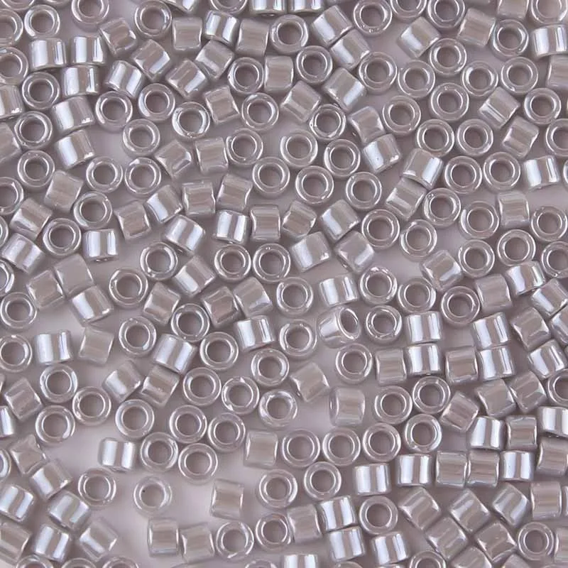 DB1570 Taidian Очаровательный Модный Непрозрачный агат синий блеск Miyuki Delica Seedbeads для плетения бисера 1,6X1,3 мм около 3 грамм 600 штук - Цвет: DB1570