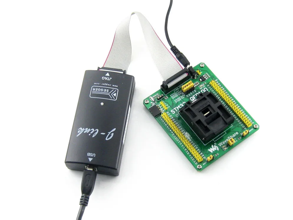 IC тестовый и сгоревший сокет с простой платой специально для микроконтроллера