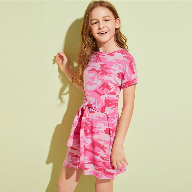 SHEIN Kiddie резинки для девочек, приталенная камуфляжная Повседневная футболка, платье, детская одежда, летние короткие платья с короткими рукавами для детей