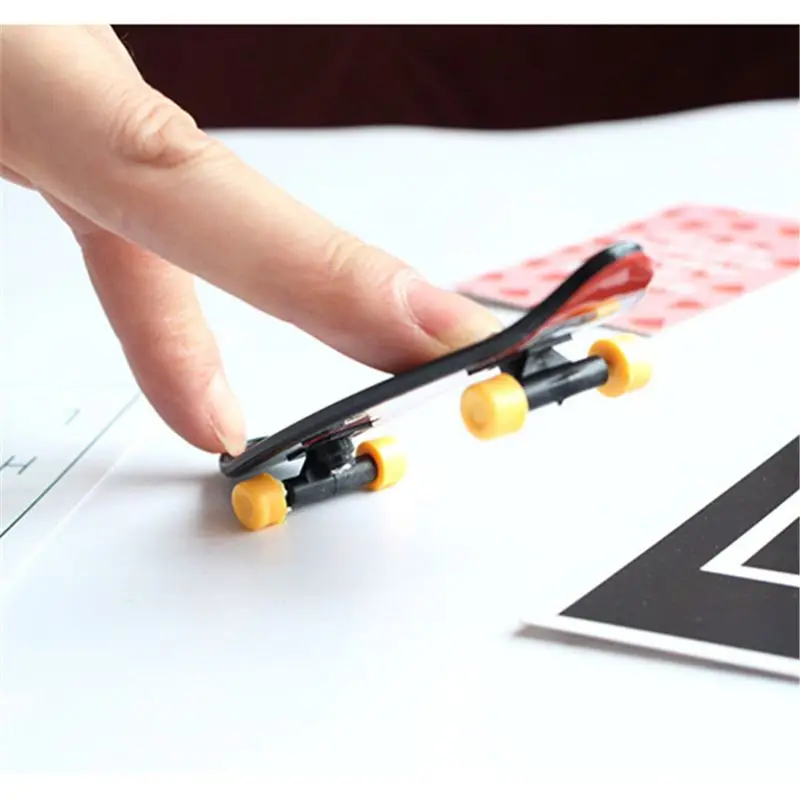 

Cool Skull FingerBoard Mini Skateboard Kid Toy Party Favor Gift New Arrival