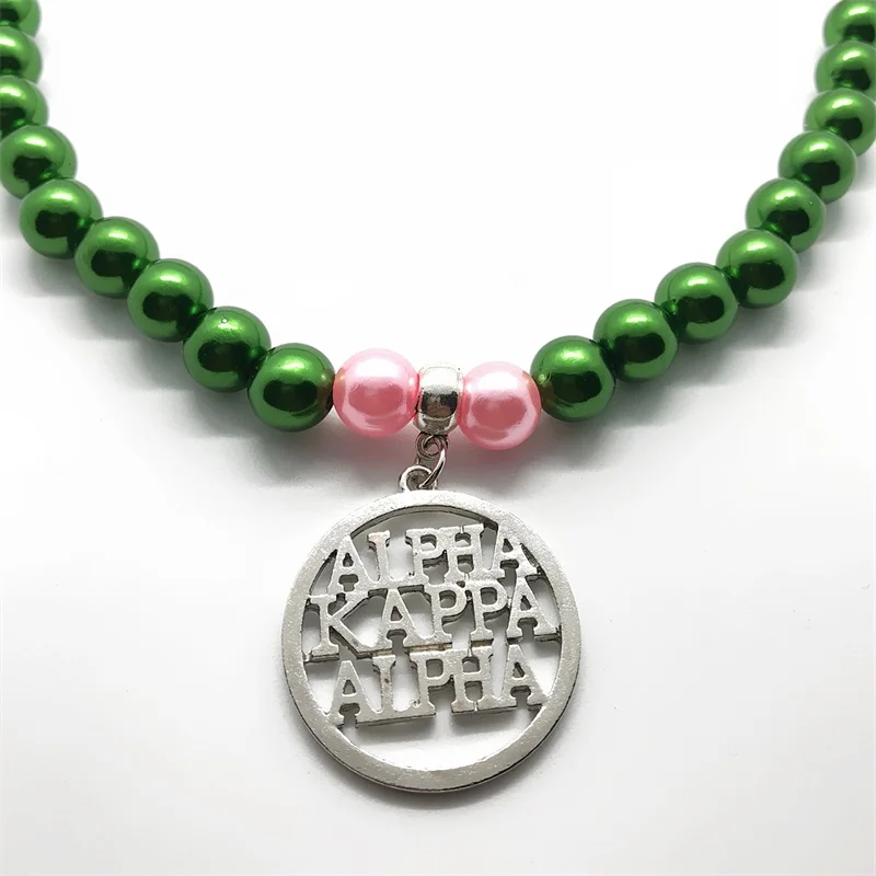 Exquisite AKA sorority society ALPHA K ALPHA metal pendant green pink simulation pearl necklace - Окраска металла: green