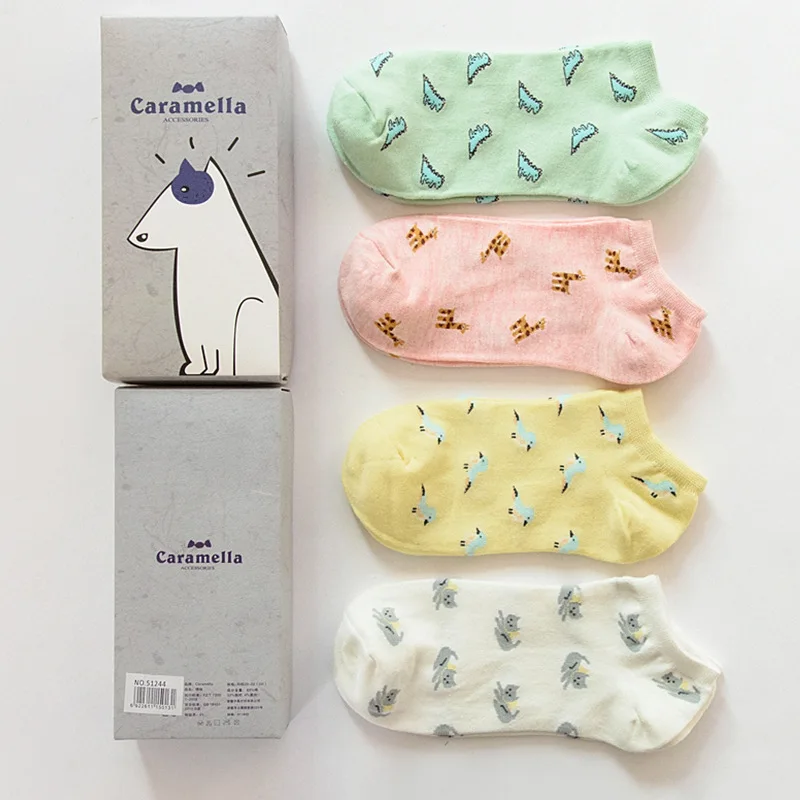 Носки женские короткие с мультяшным рисунком хлопок 4 пары в подарочной коробке |