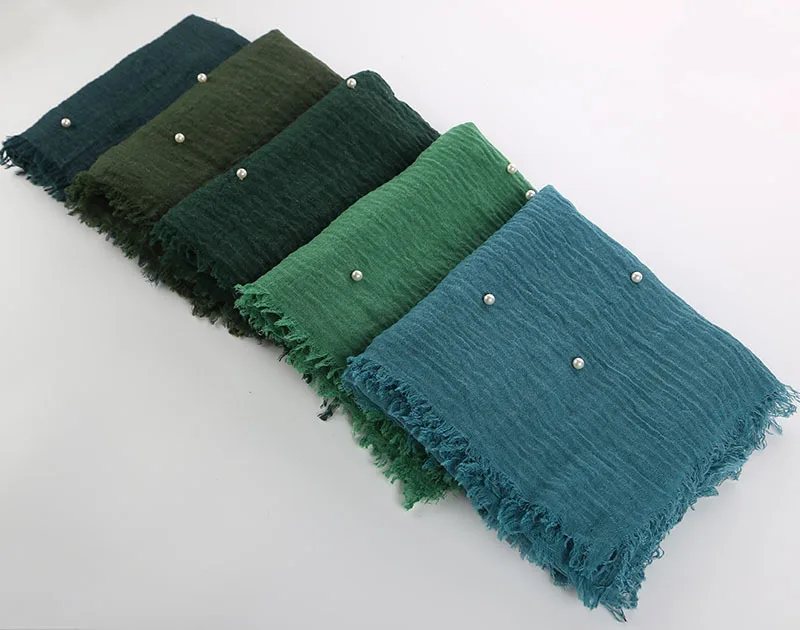 Женский хлопковый шарф однотонный с жемчужинами в мусульманском