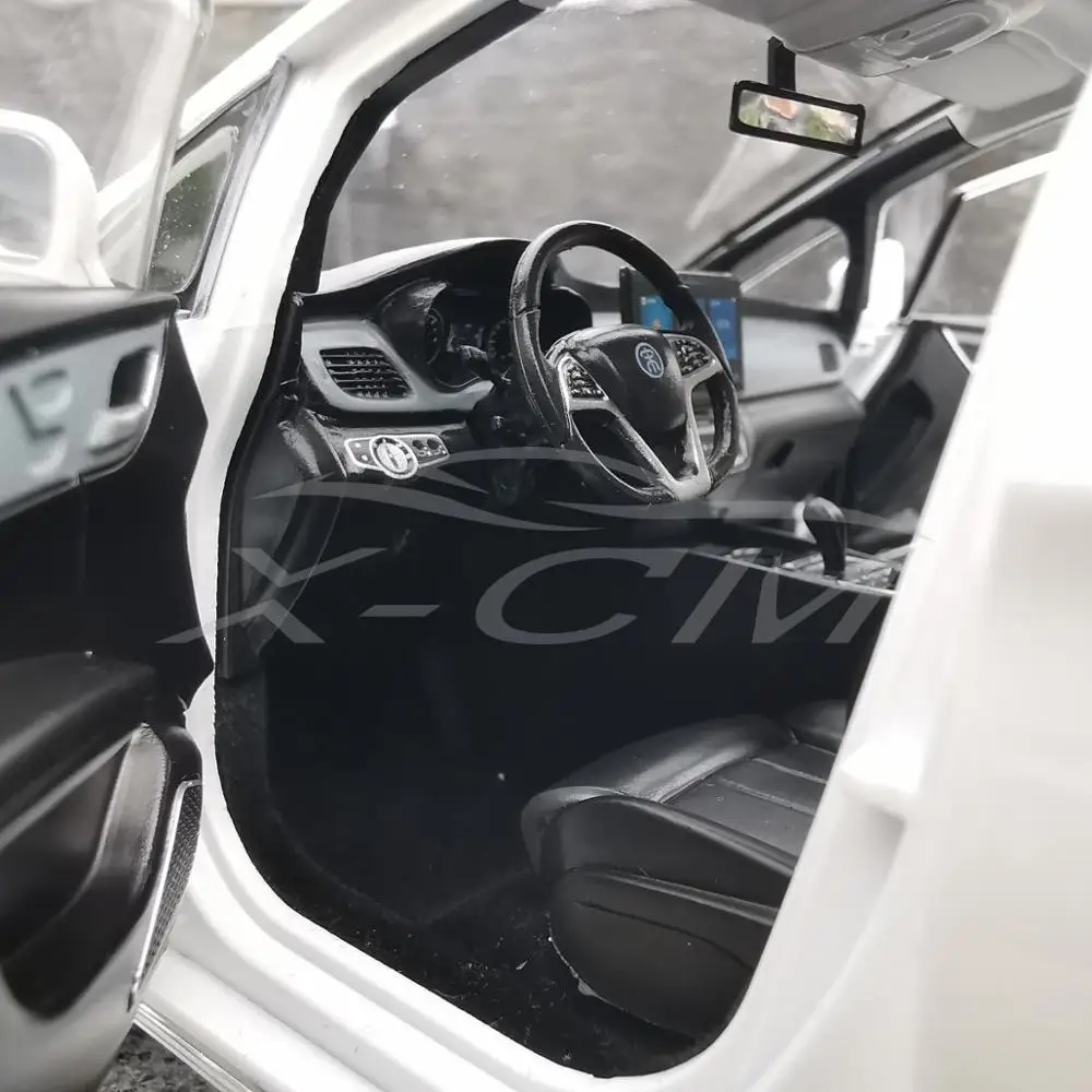 Литой под давлением автомобиль модель BYD Song MAX 1:18 (белый) крышка двигателя и