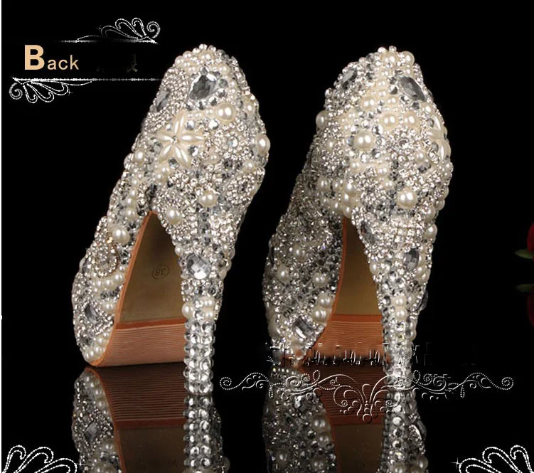 Свадебные туфли цвета слоновой кости с открытым носком на высоком каблуке