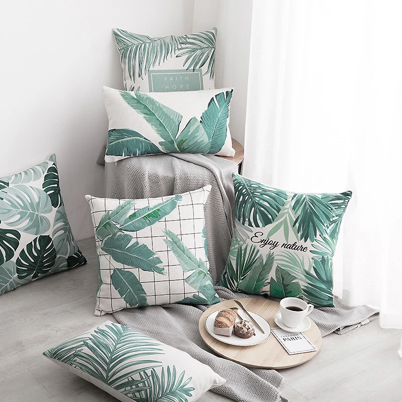 Наволочка с тропическими растениями и пальмовыми листьями наволочка зелеными