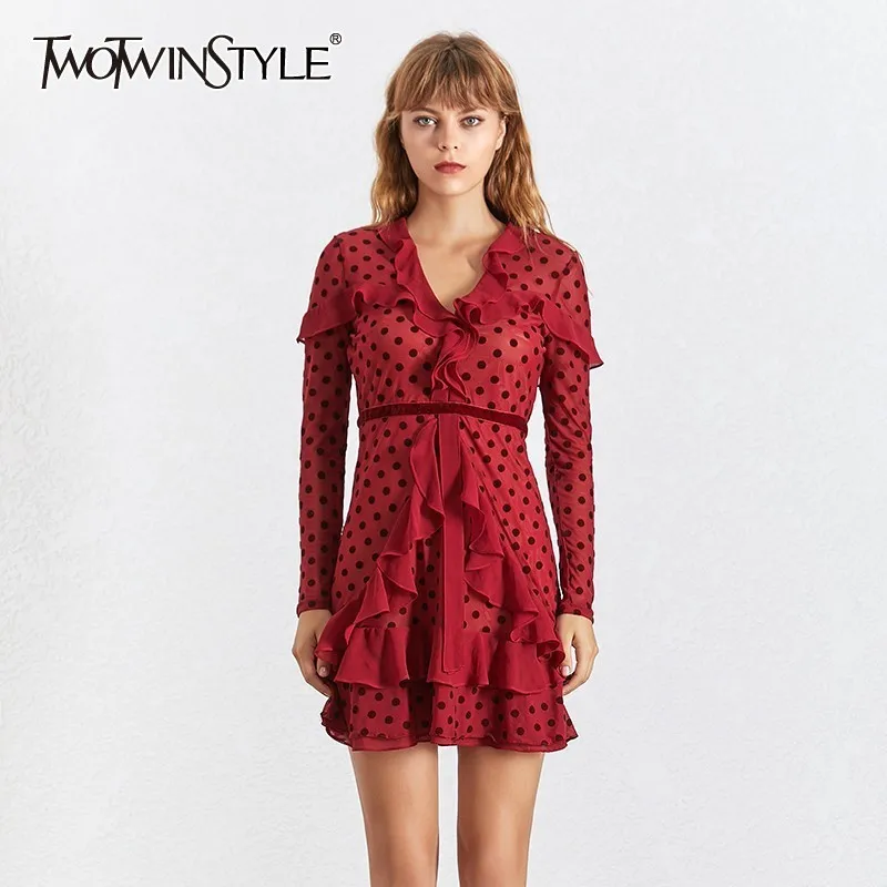 Женское мини платье в горошек TWOTWINSTYLE Летнее с v образным вырезом длинными