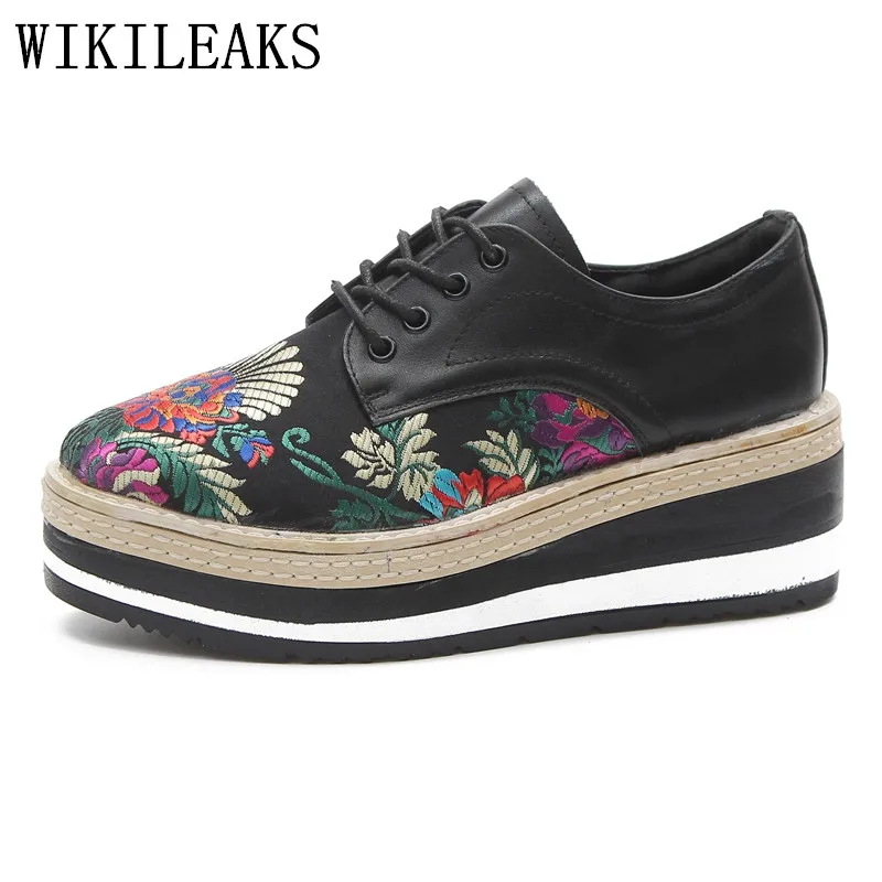 Женские туфли оксфорды на платформе черные дизайнерские с цветочной вышивкой