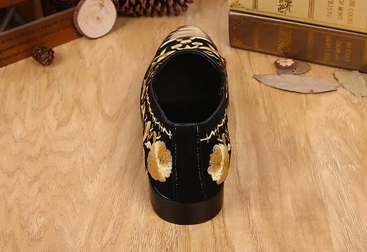 Мужские туфли на плоской подошве с золотым верхом и принтом роскошные модные