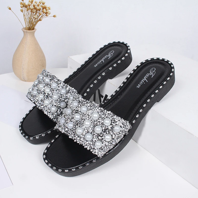 Летние шлепанцы; пляжные вьетнамки; женская Повседневная Удобная обувь на плоской подошве; модная обувь для девочек; перламутровые шлепанцы; стразы; шлепанцы для улицы