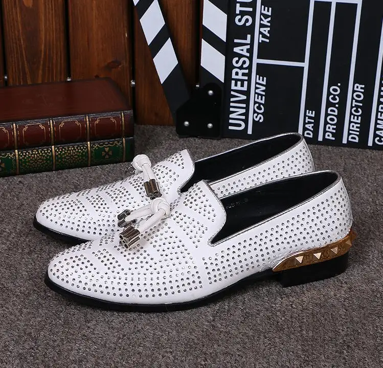 

New Imitate Men Oxford Shoes Round Toes Rivets Slip-on Loafers Male Flats Moccasin Gommino Rivets Patchwork Sole White Shoes