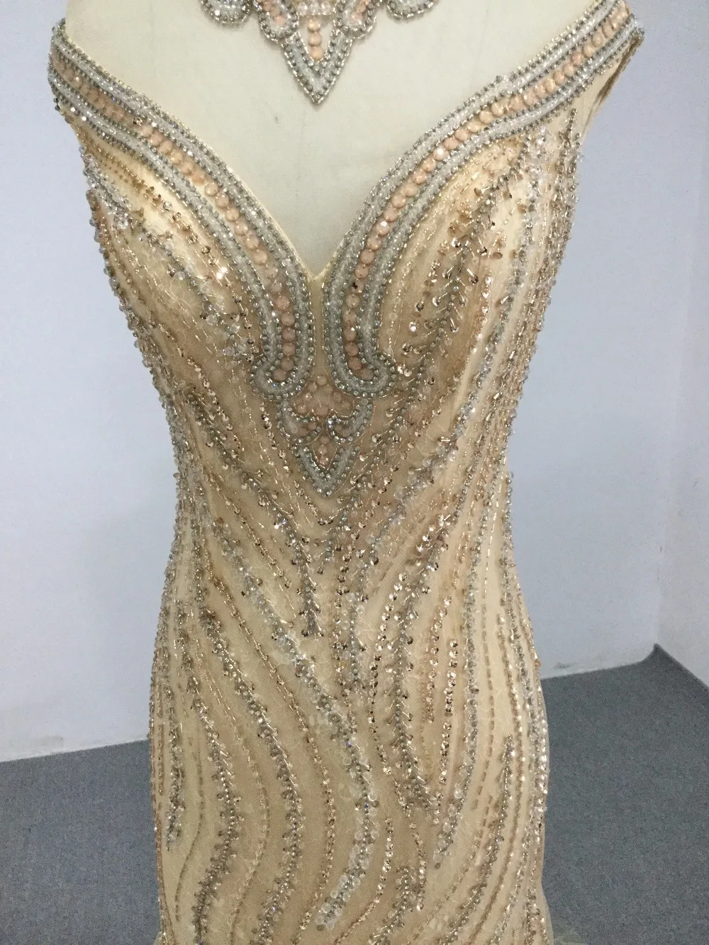 CloverBridal шикарное блестящее Золотое Платье русалки с бусинами, импортное праздничное платье с кружевом+ фатиновая Иллюзия сзади