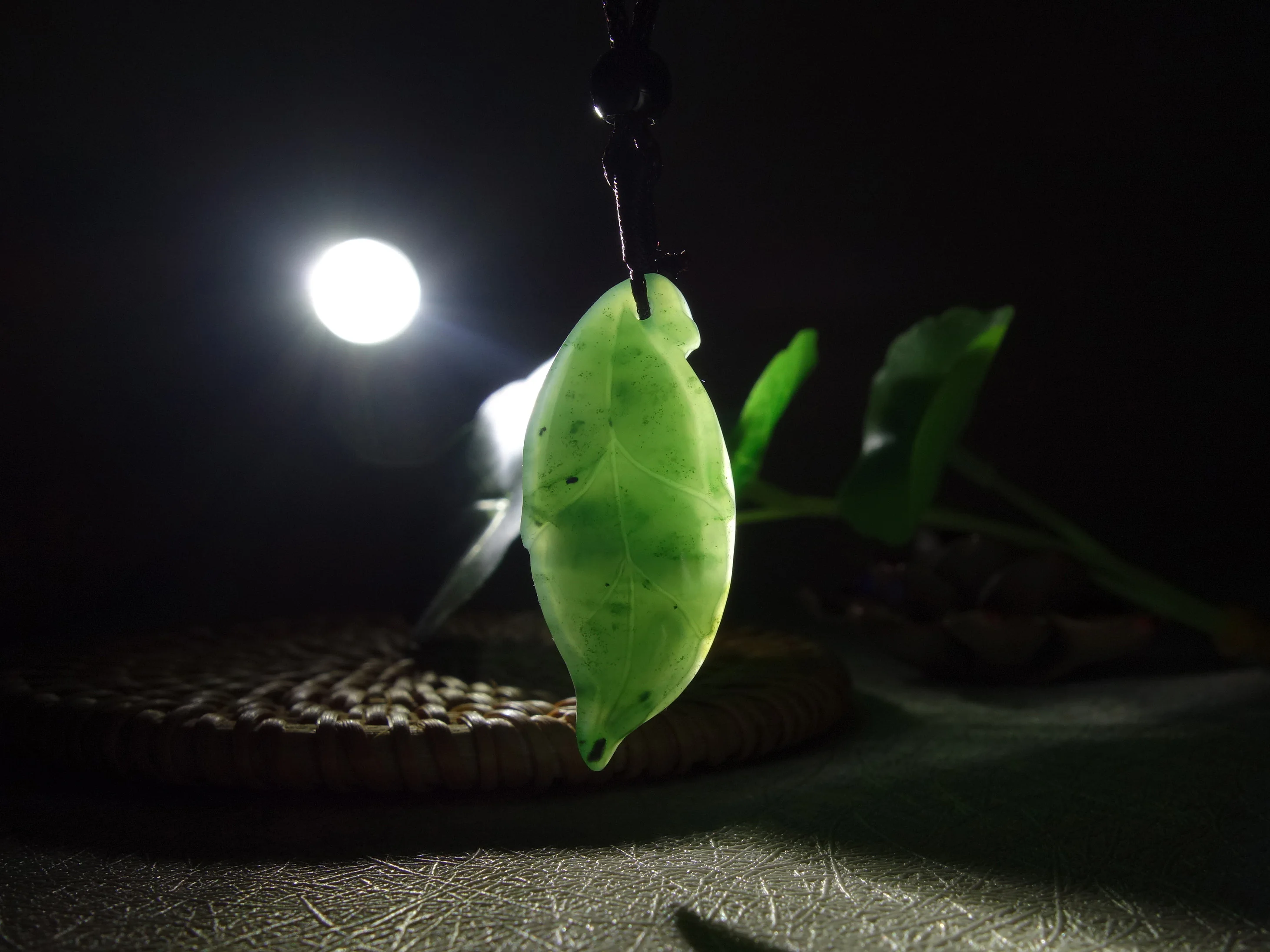

Natural Green Hand carved Hetian Jade Leaves Stone pendant necklace Jewelry Charm Reiki Amulet Gifts for Women Men