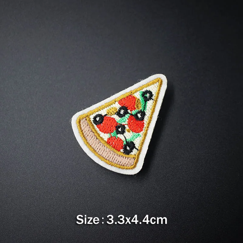 Вышитые значки-аппликации в виде собачьих губ