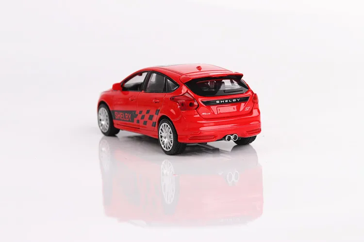 1:32 Игрушечная машина Ford Focus металлическая игрушка литая машинка литые игрушки и игрушечные машины Модель автомобиля Миниатюрная модель автомобиля игрушки для детей