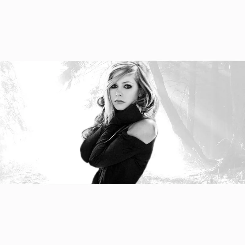 Индивидуальное пляжное полотенце из микрофибры с рисунком Аврил Лавин стильное