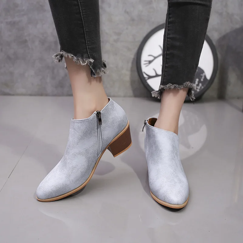 Женские ботинки челси из ПУ кожи с острым носком на среднем квадратном
