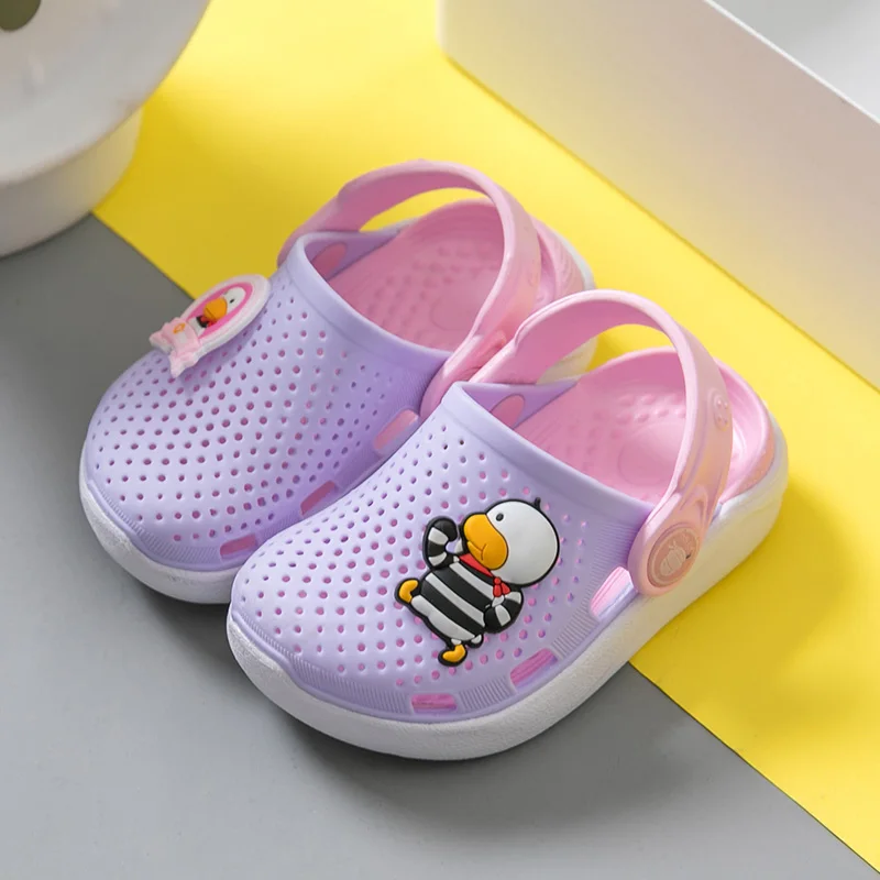 Light purple Пляжные садовые шлепанцы с рисунком утки для маленьких девочек; детская обувь с дырками для мальчиков; Детские Летние вьетнамки; милые домашние сандалии; TZLDN - Цвет: Light purple