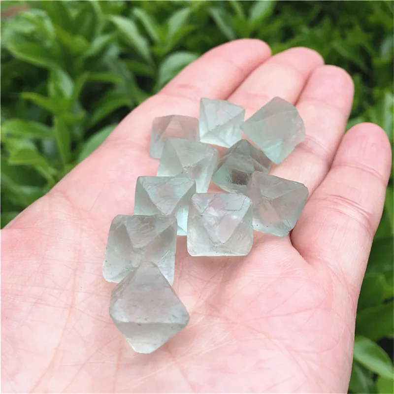 10 шт./лот натуральный зеленый флюорит Кристалл камни октаэдр редкий драгоценный